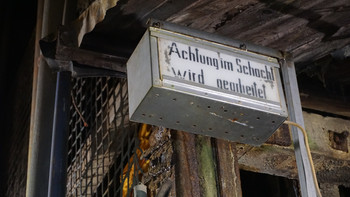 Grubenschild „Achtung im Schacht wird gearbeitet“